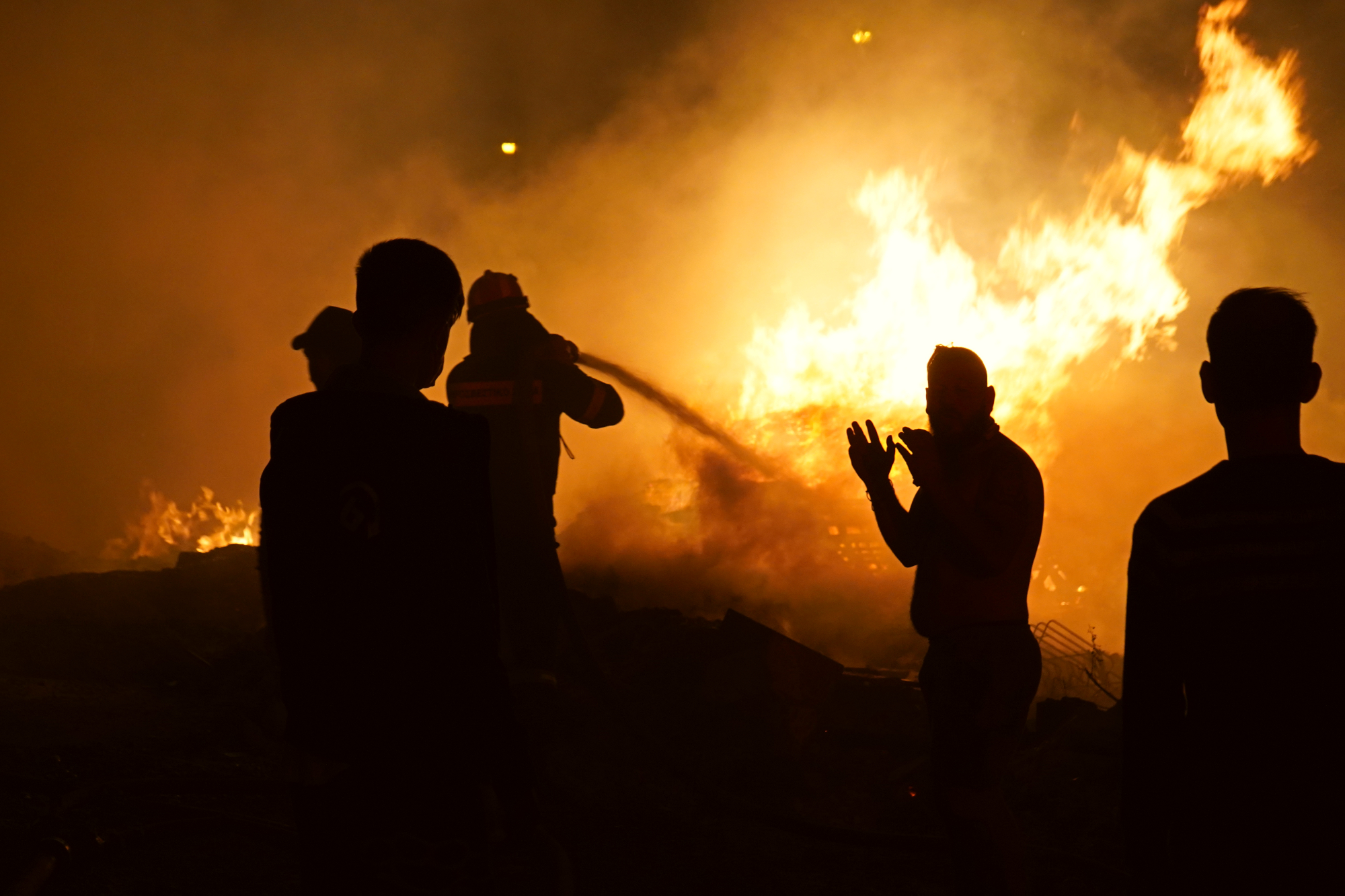 Έφυγα από το σπίτι μου. Κι ήξερα ότι μπορεί να γυρίσω και να το βρω στάχτες.