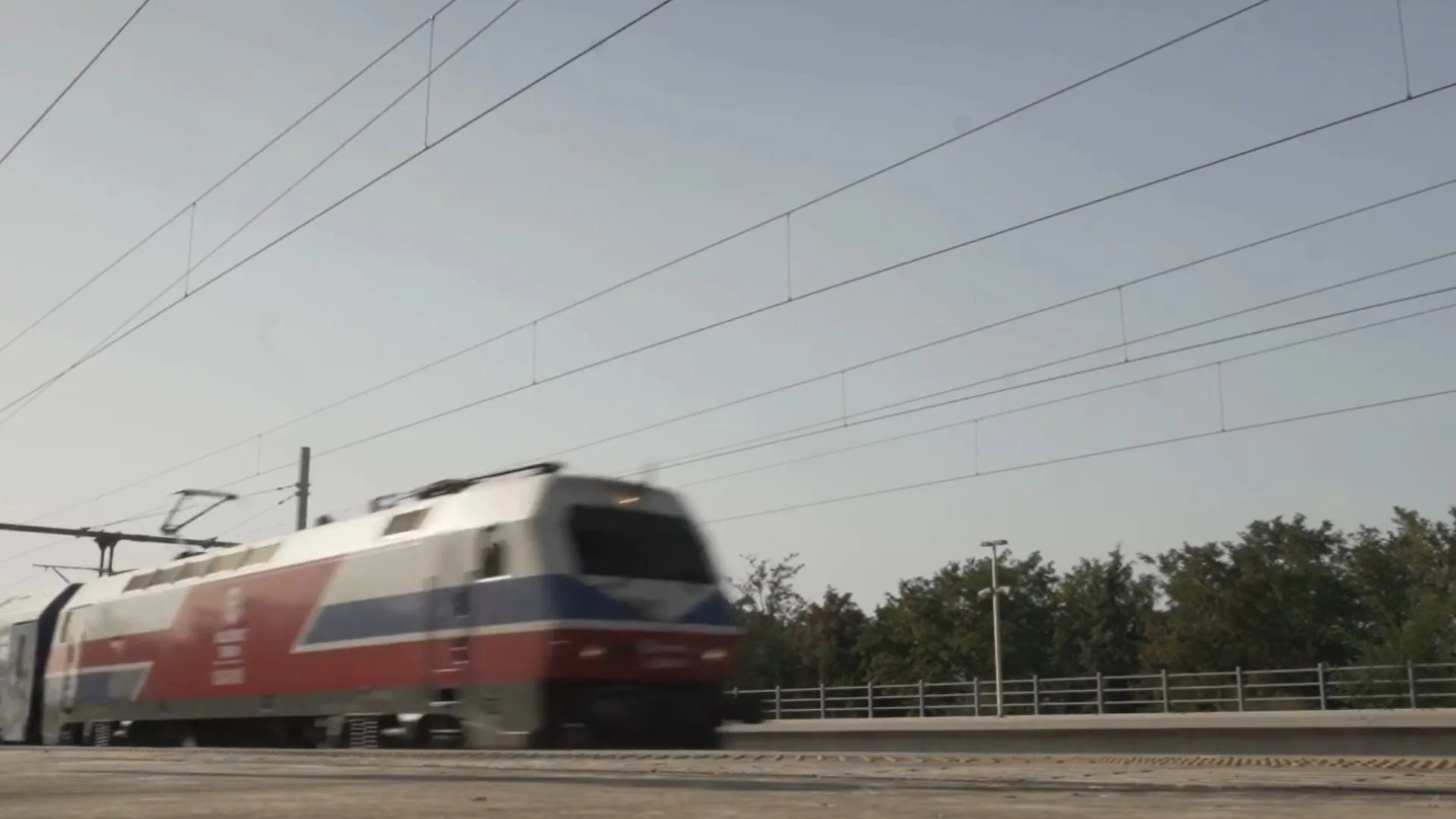 Γραμμή από δαντέλα: Τα σαθρά θεμέλια του ελληνικού σιδηροδρόμου