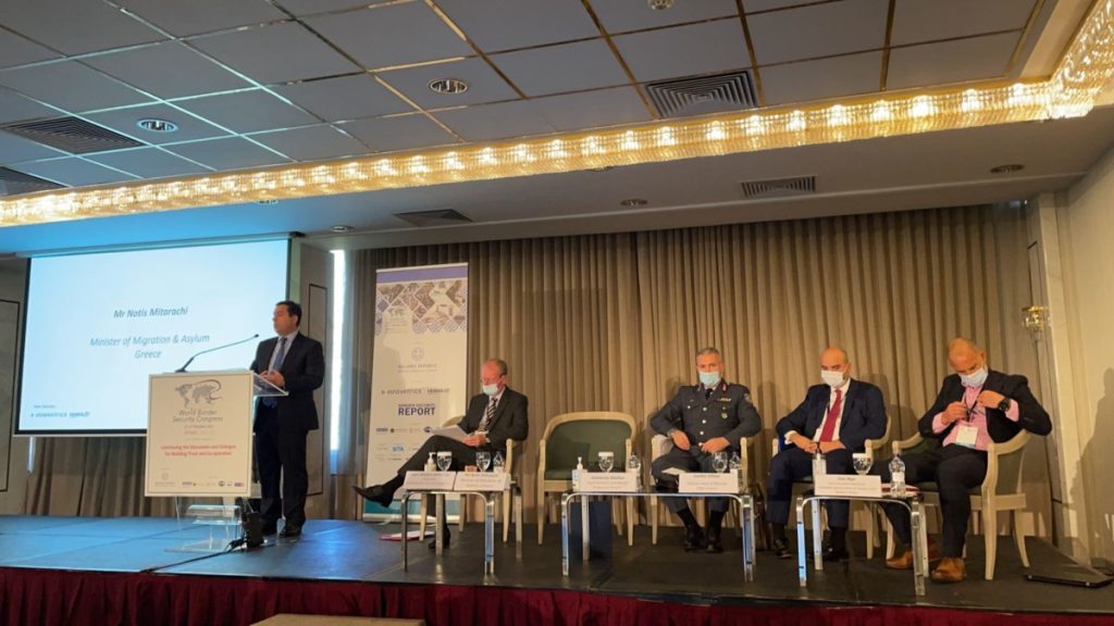 Οι ελληνικές αρχές χρησιμοποιούν λογισμικό παραβίασης κινητών, το οποίο έχει κατασκευαστεί από την ισραηλινή εταιρεία Cellebrite και έχει χρησιμοποιηθεί διεθνώς σε παραβιάσεις των ανθρωπίνων δικαιωμάτων. Απαντώντας στο Reporters United, ΕΛΑΣ και ΑΑΔΕ αρνούνται να ενημερώσουν επαρκώς για τη νόμιμη χρήση τους. Εν μέσω του σκανδάλου του Predator, οι απαντήσεις τους, κατά την οργάνωση Homo Digitalis, εγείρουν σοβαρό προβληματισμό ως προς τον κίνδυνο ανεξέλεγκτης ή δυσανάλογης πρόσβασης στα δεδομένα των πολιτών.